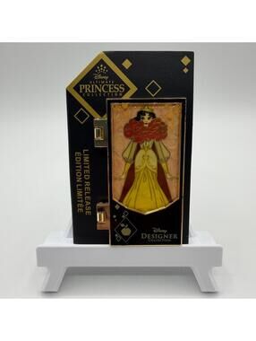 Disney Pin - Snow White - Ultimate Princess Collection Designer Doll Collection